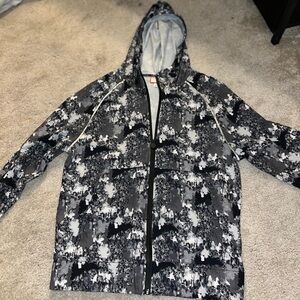 Hunter 
Grey and black and white 
Rain jacket 
Women’s size small